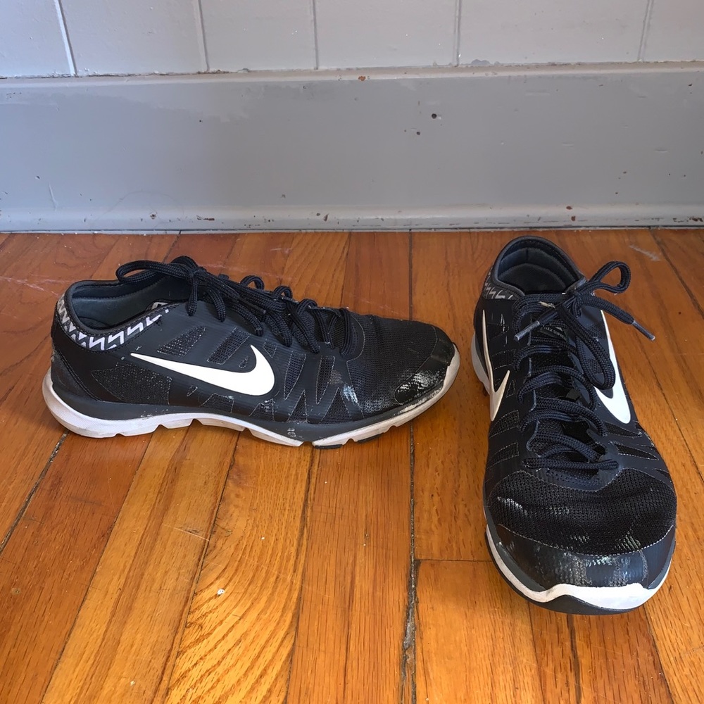 NIKE Black Sneakers